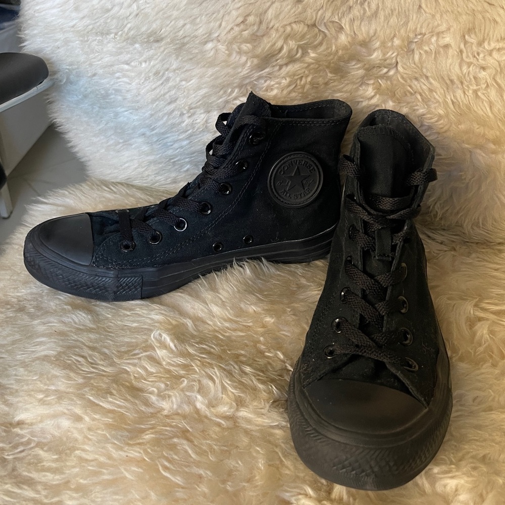 All-black Converse Chuck 70